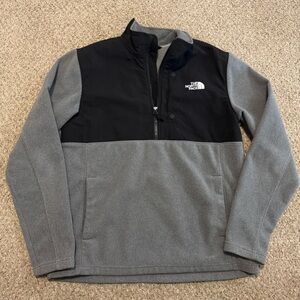 The North Face Men's Black and Gray sweater M